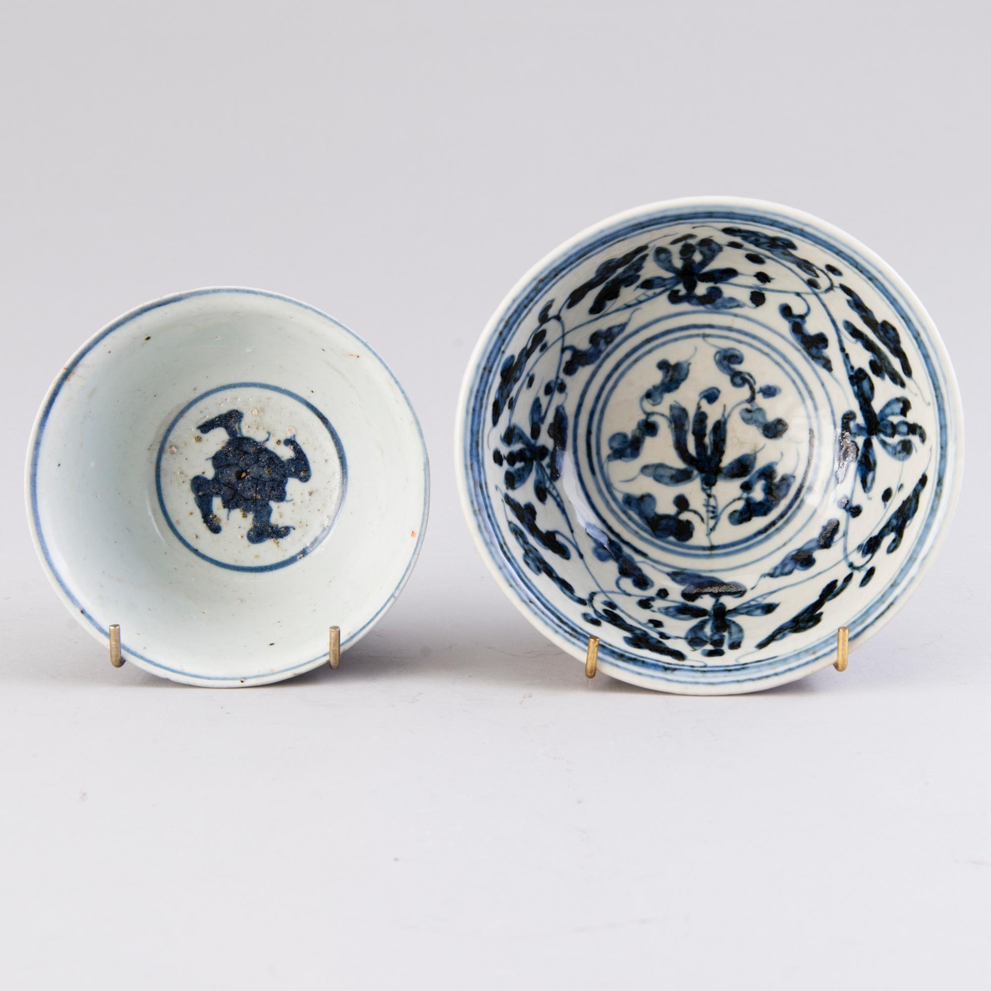 Four pieces of Chinese porcelain, two of which dated to the Ming dynasty (1364-1644).