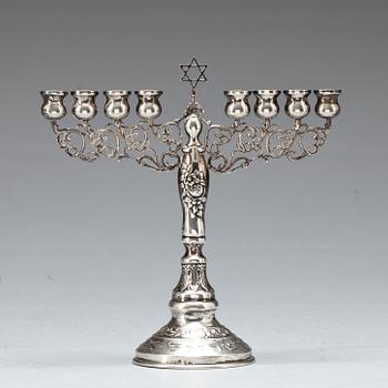 LJUSSTAKE, låghaltigt silver. Hazorfim Ltd, Israel, 1900-tal.