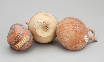 SAMLING LERGODS, 3 delar, Cypern, enligt etikett 1600-800 f  kr.
