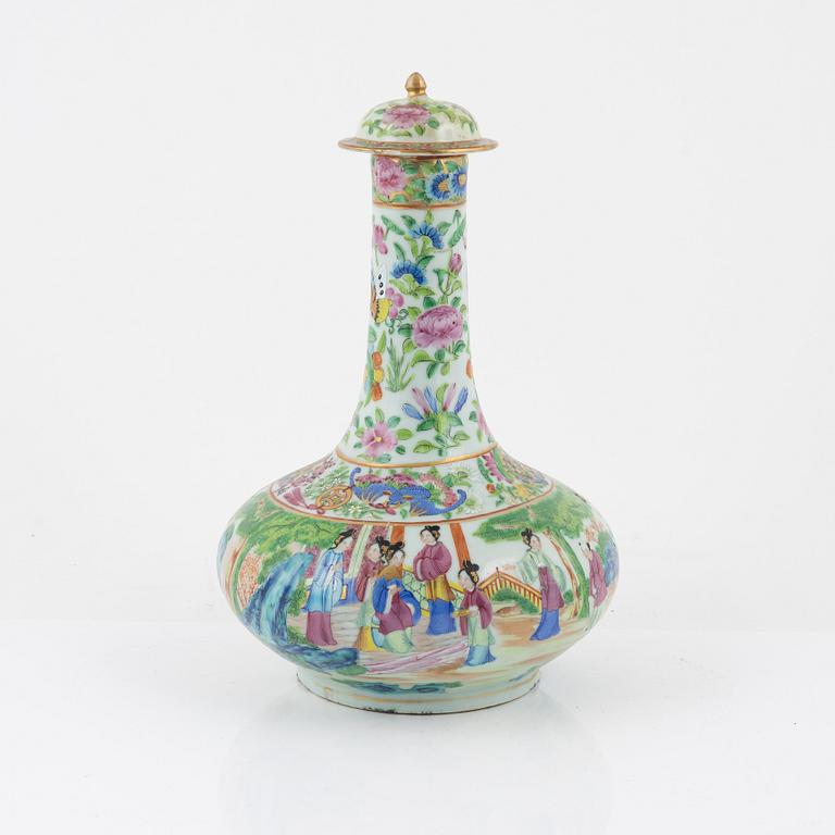 A Kanton vase with cover, China, late Qing dynasty.