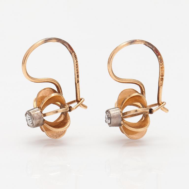 A pair of 14K gold earrings with diamonds ca. 0.08 ct in total. Kupittaan kulta, Turku.