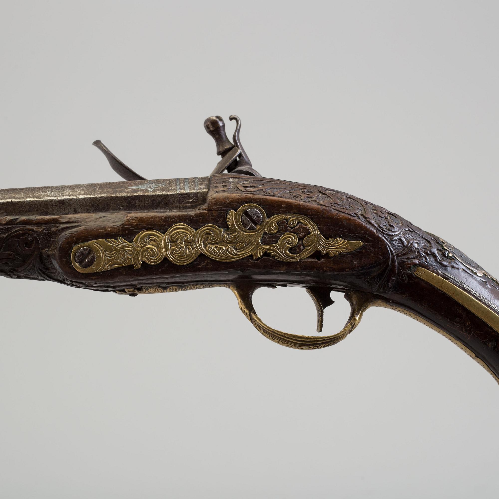 FLINTLÅSPISTOLER, 2 st, 1700-tal, för den orientaliska marknaden.