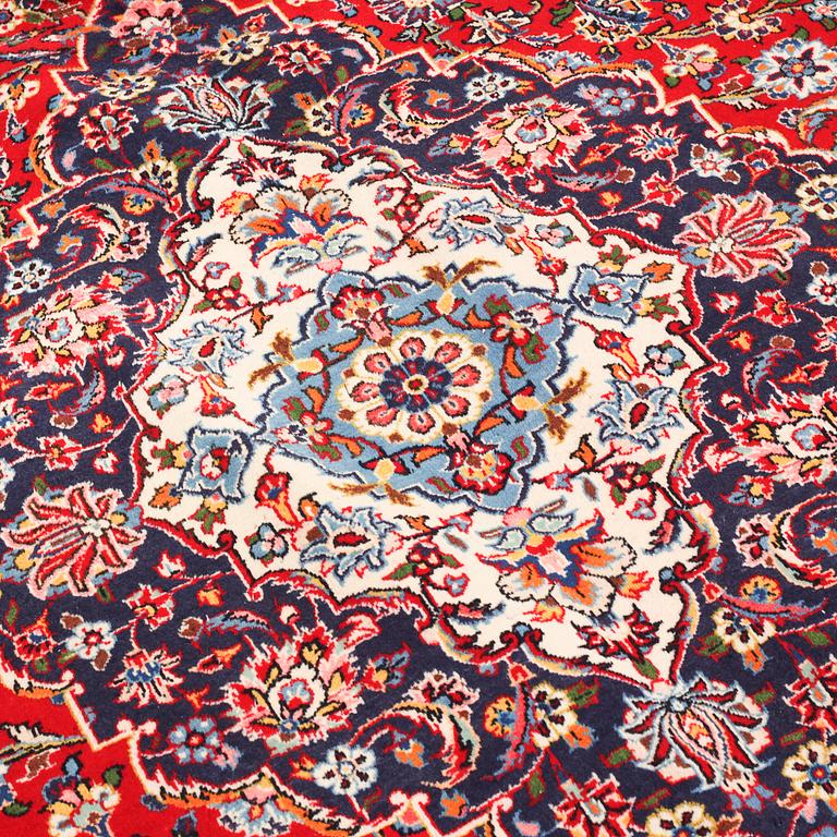 A Keshan rug, ca 395 x 300 cm.