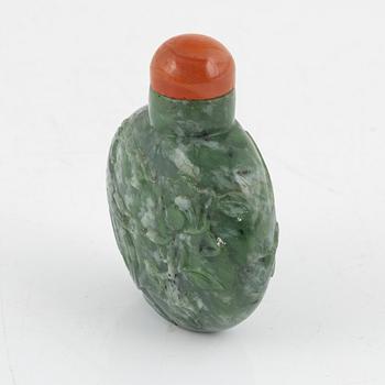 A Chinese snuff bottle, 20th Century.