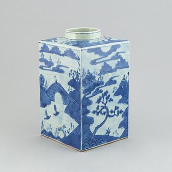 A blue and white large tea caddy, China, circa 1900.