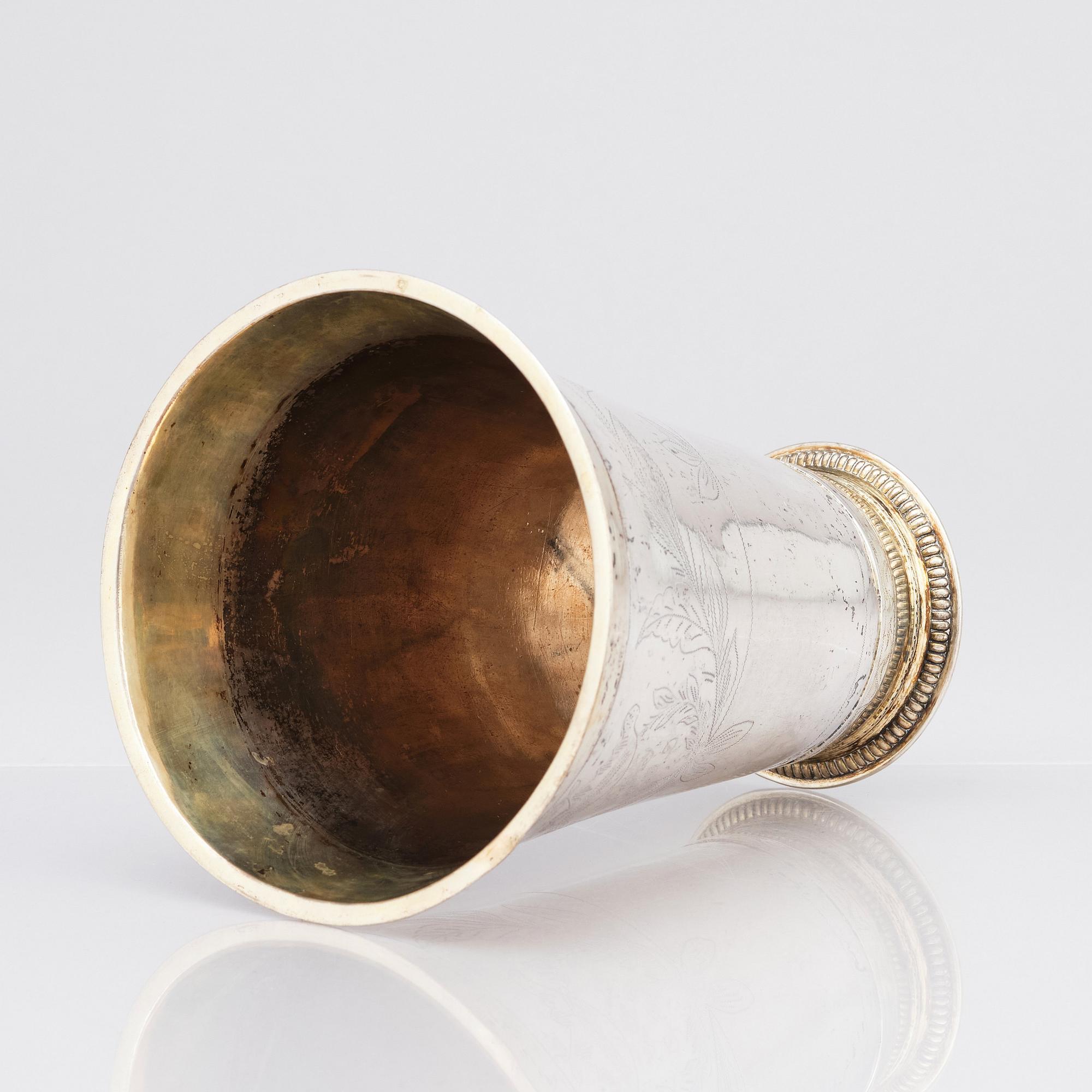 Conrad Gadd (sannolikt), bägare, delvis förgyllt silver, Kristianstad 1749. Rokoko.