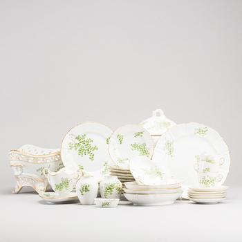 SERVIS, 128 dlr Bing & Gröndahl, "Adiantum (Venushår)", porslin omkring 1900.