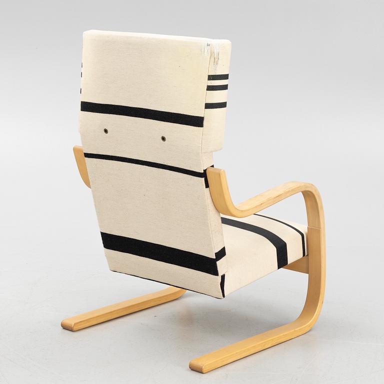 Alvar Aalto, a model 401 armchair, late 20th century.
