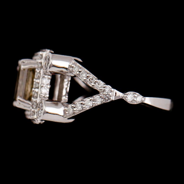 RING, 9 k guld, diamant ca 1.88 ct, briljantslipade diamanter tot ca 1.00 ct.