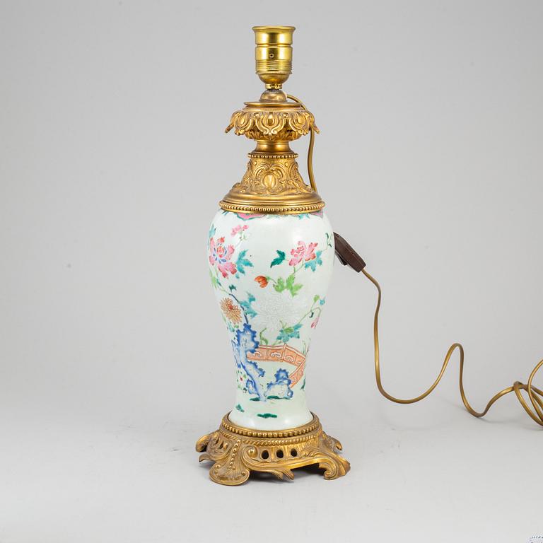 A Qianlong 1736-95 tabel lamp.