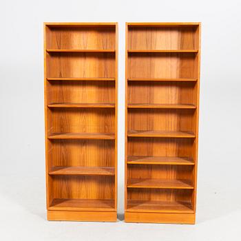 A pair of teak bookshelves Hundevad Denmark 1960/70s.