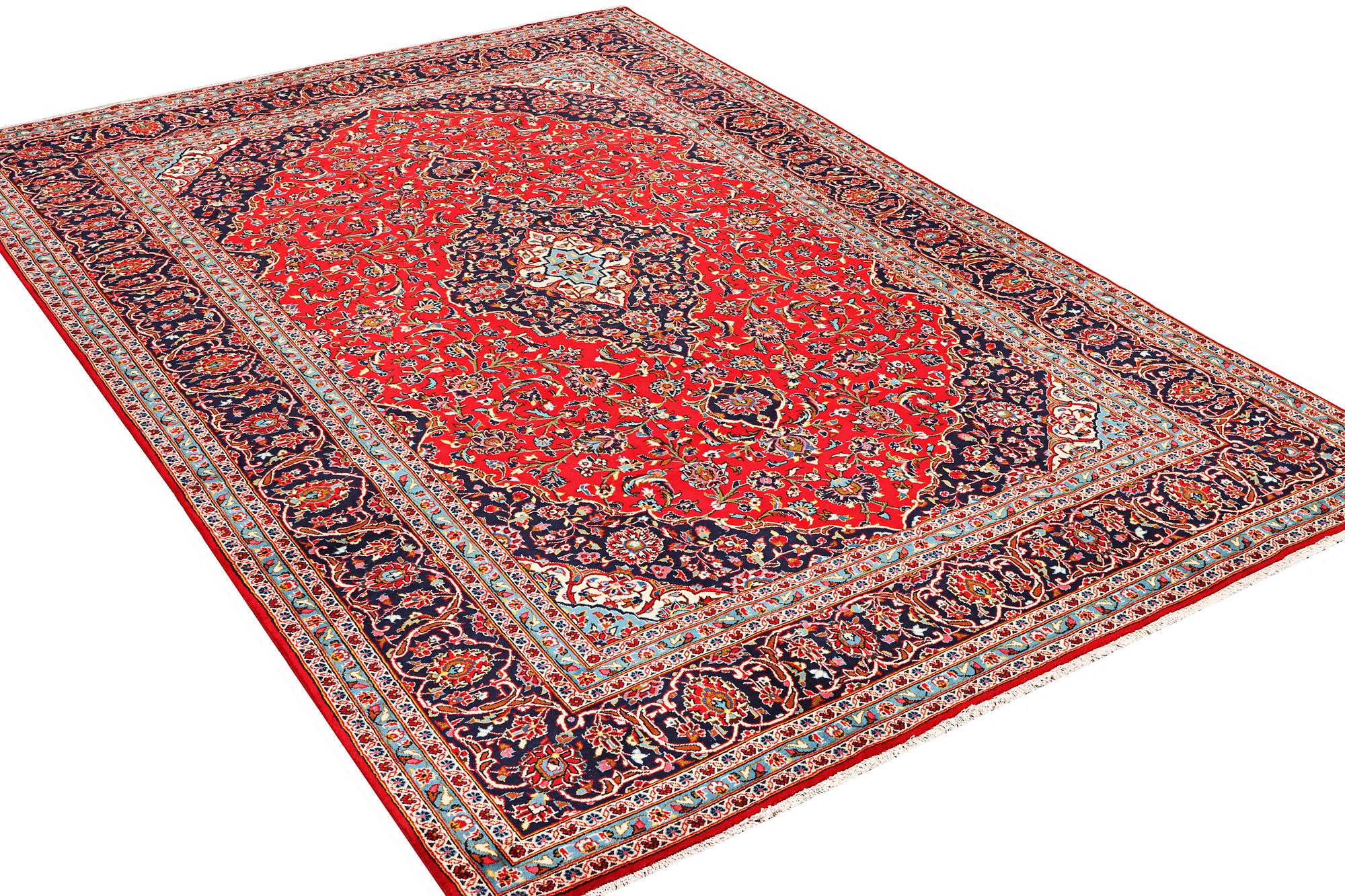 A Kashan carpet, a. 360 x 245 cm.