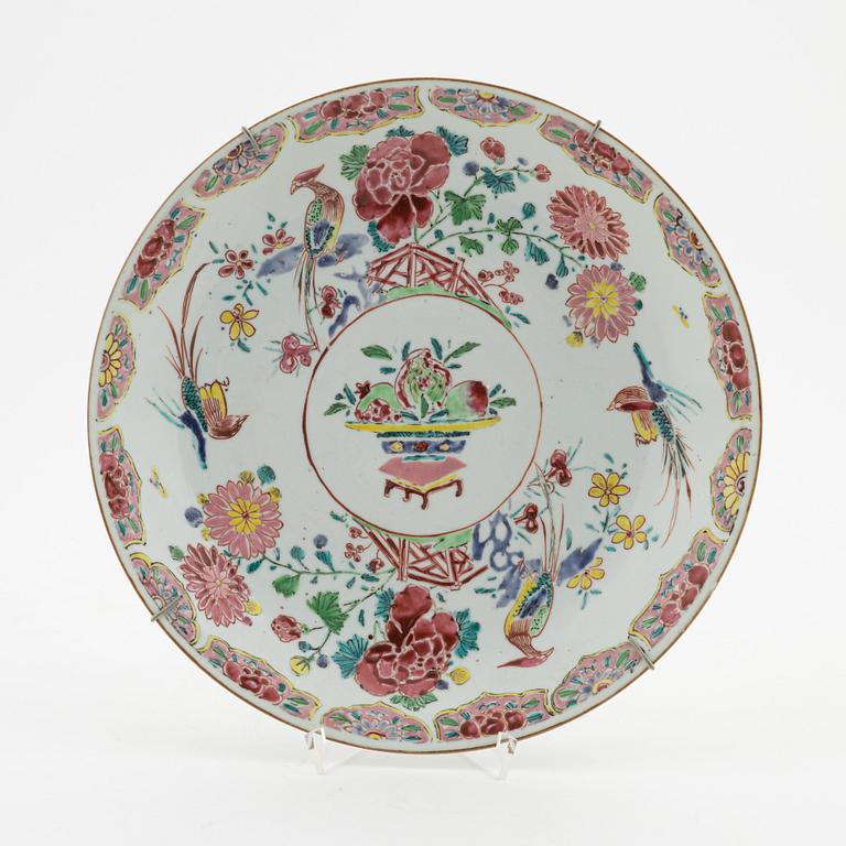 A famille rose dish, Qing dynasty, Qianlong (1736-95).