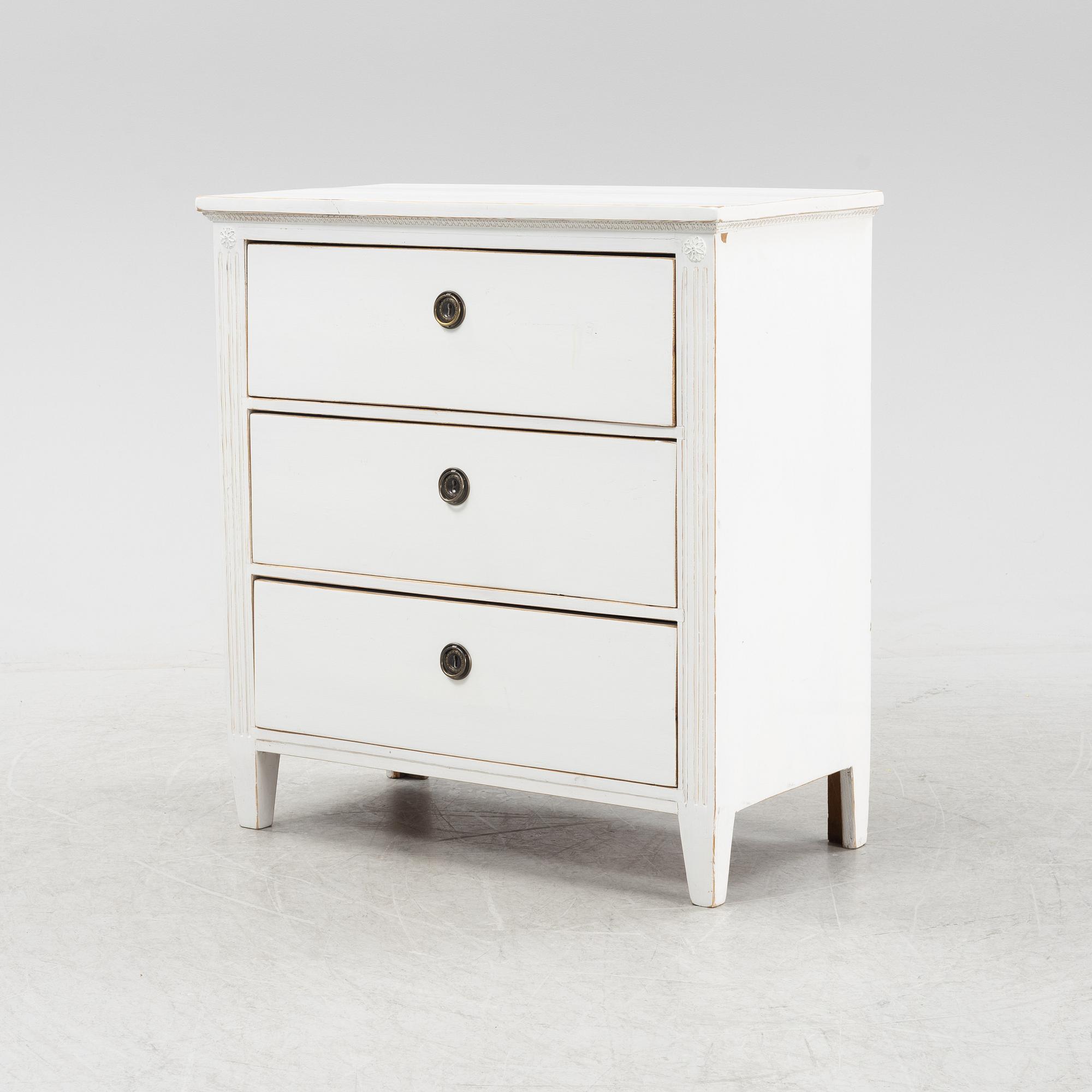 Byrå, gustaviansk stil, omkring år 1900.