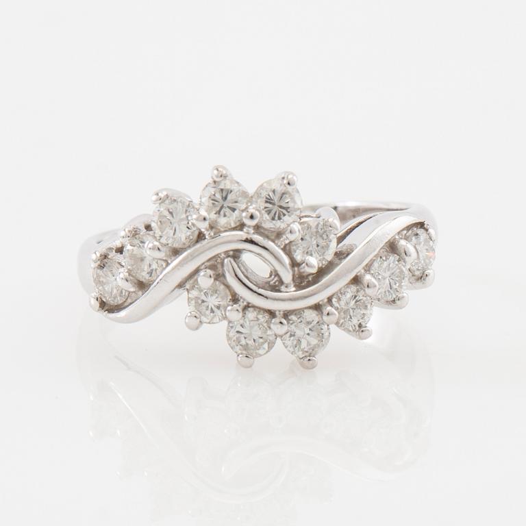 Ring 18K white gold set with round brilliant-cut diamonds.