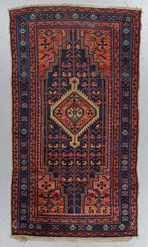 Matto, semi-antique West persian, ca 202 x 108 cm.