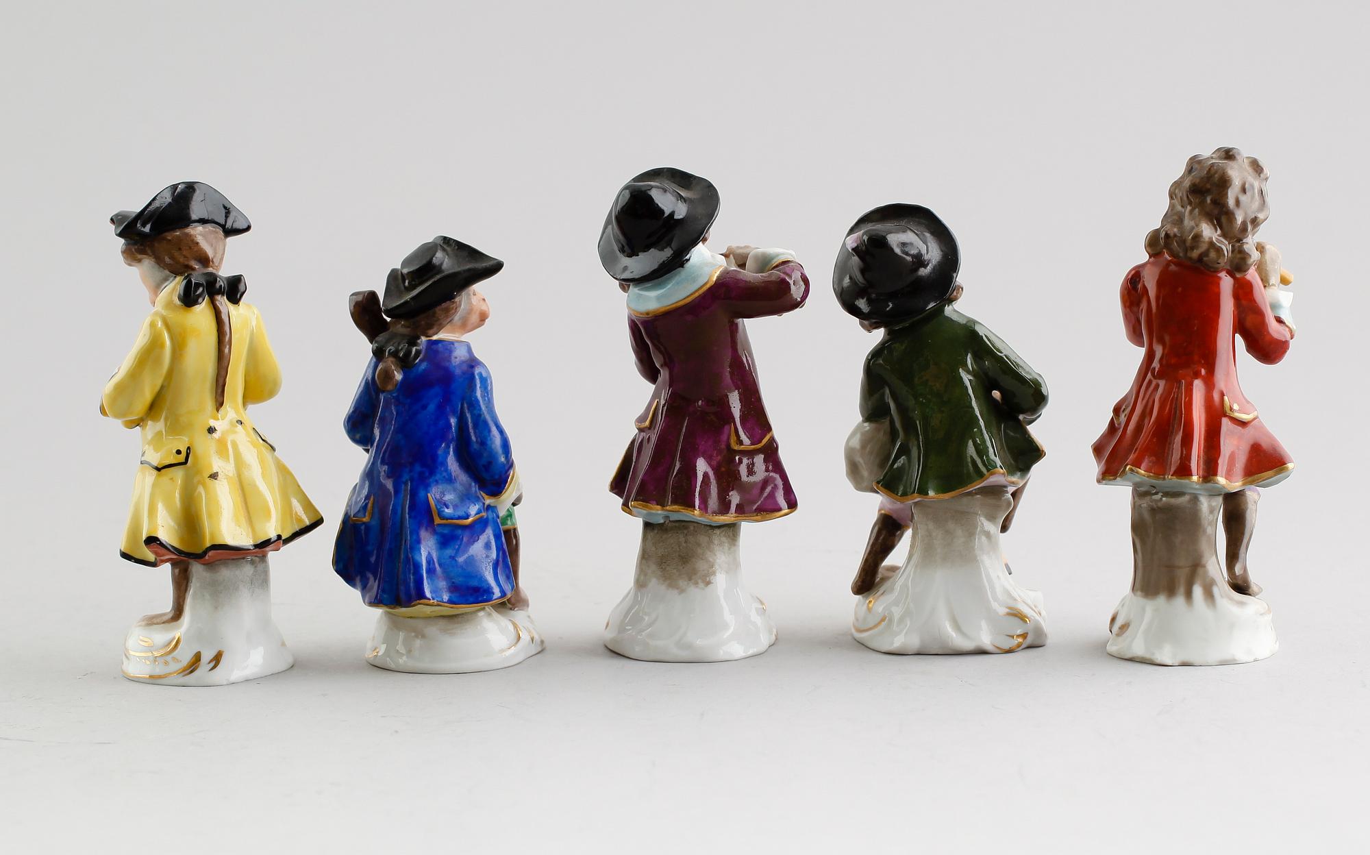 FIGURER, 5 st, porslin, Sitzendorf, 1900-talets första hälft.