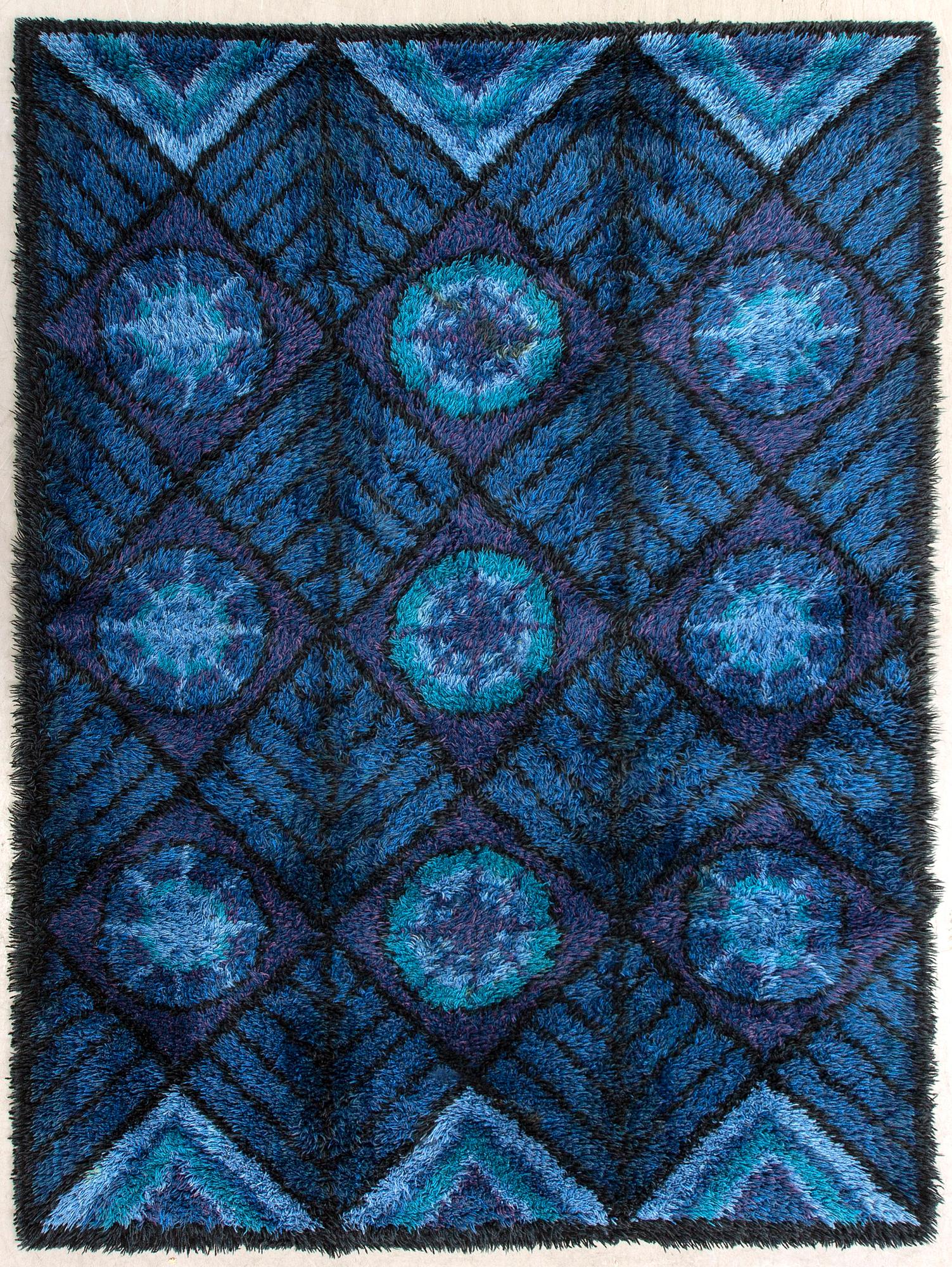 Matta, rya möjligen Marianne Richter maskinsydd ca 234x170 cm.