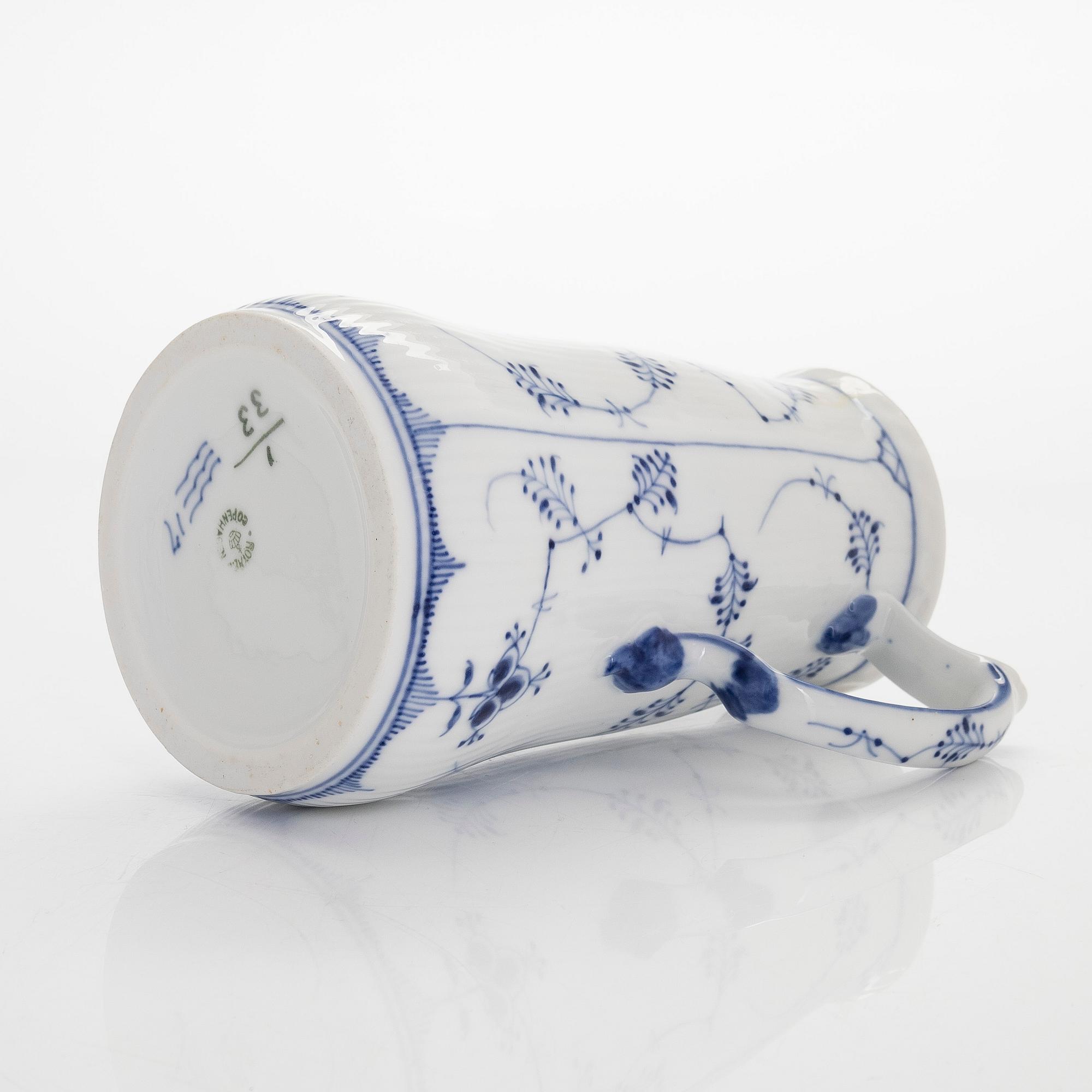 A set of six 'Musselmalet' porcelain pieces, Royal Copenhagen, Denmark.