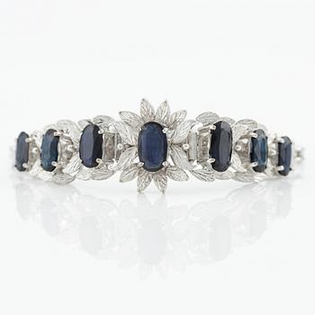 Bracelet, 18K white gold with dark sapphires.