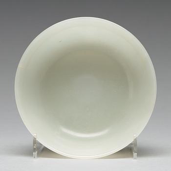 A nephrite bowl, Qing dynasty, circa 1900.