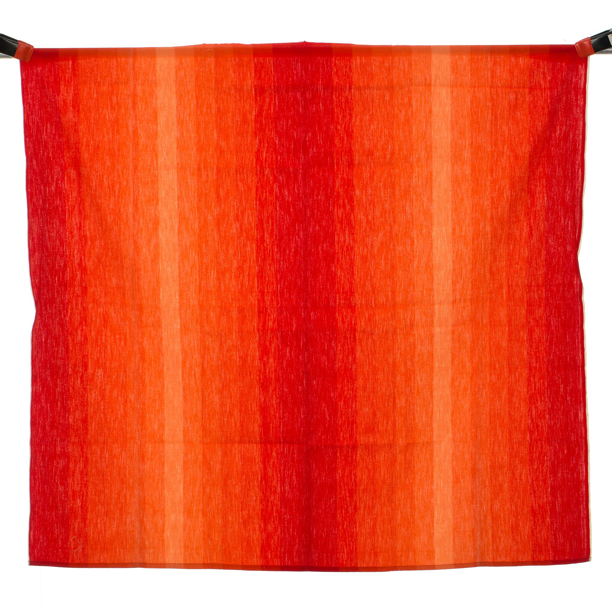 GARDINLÄNGDER, 3 st samt PROVBIT, bomullskretong, Verner Panton för Mira-X. 1970-tal.