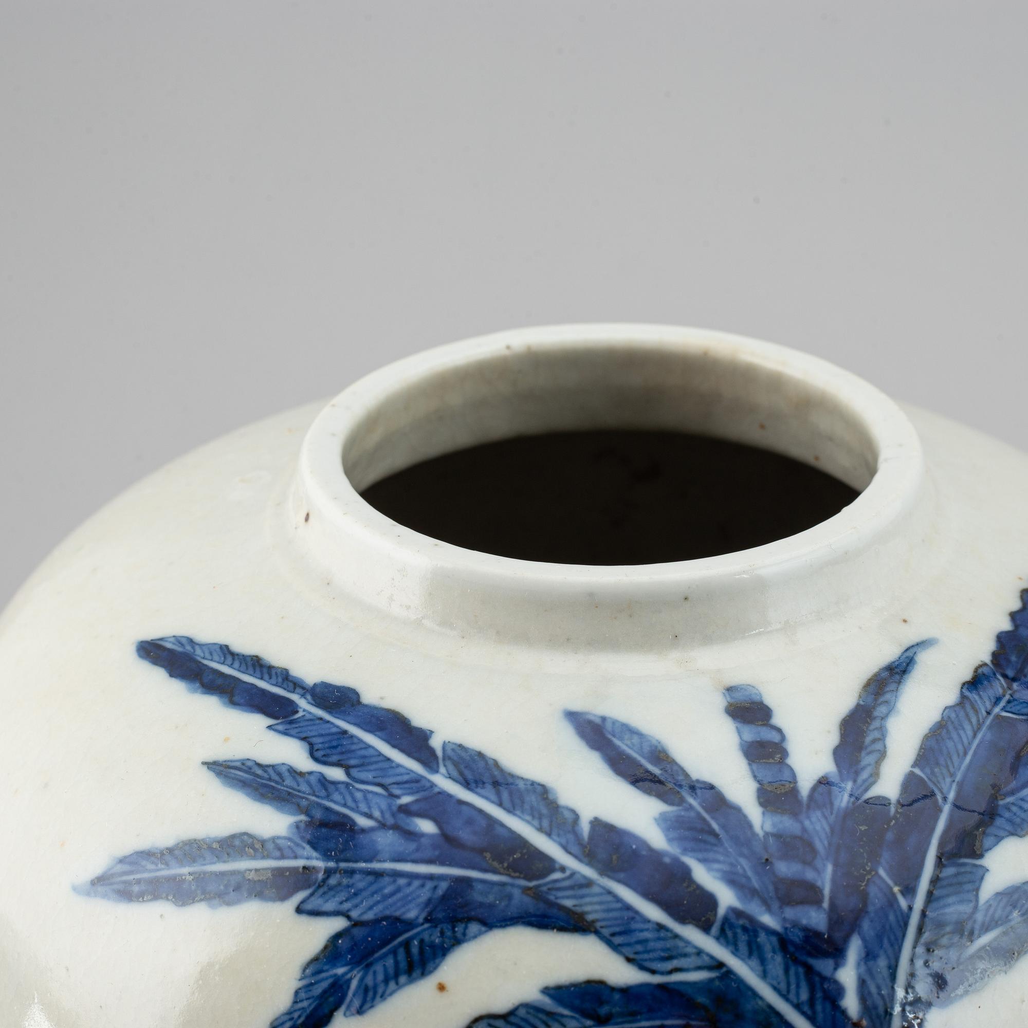 A blue and white jar, Qing dynasty, 19th Century.