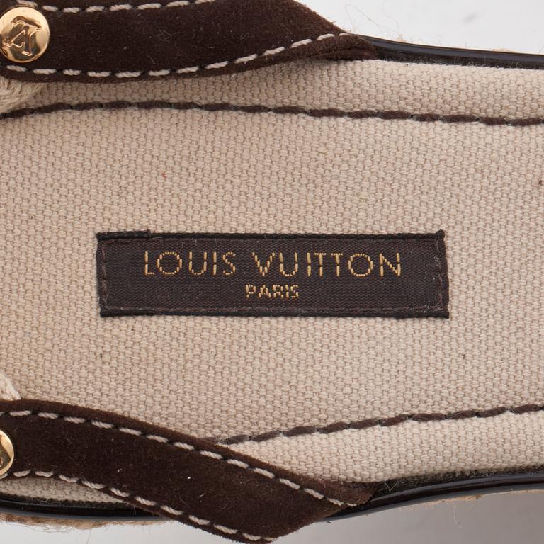 LOUIS VUITTON, a pair of straw and brown leather wedge sandals.