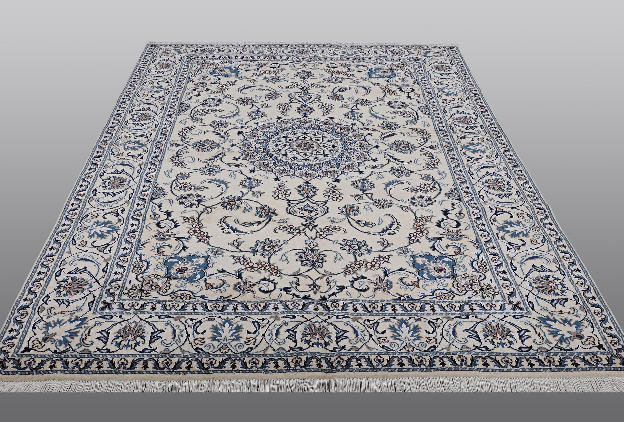 A carpet Nain, part silk, ca 290 x 196 cm.