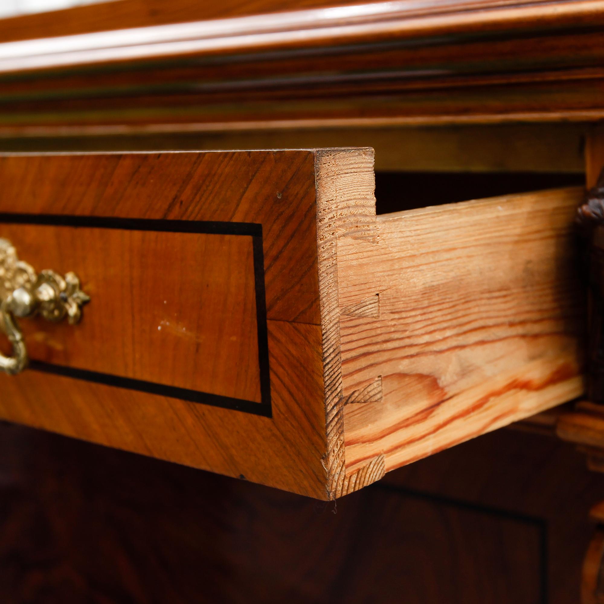 CHIFFONJÉ, 1800-talets andra hälft.