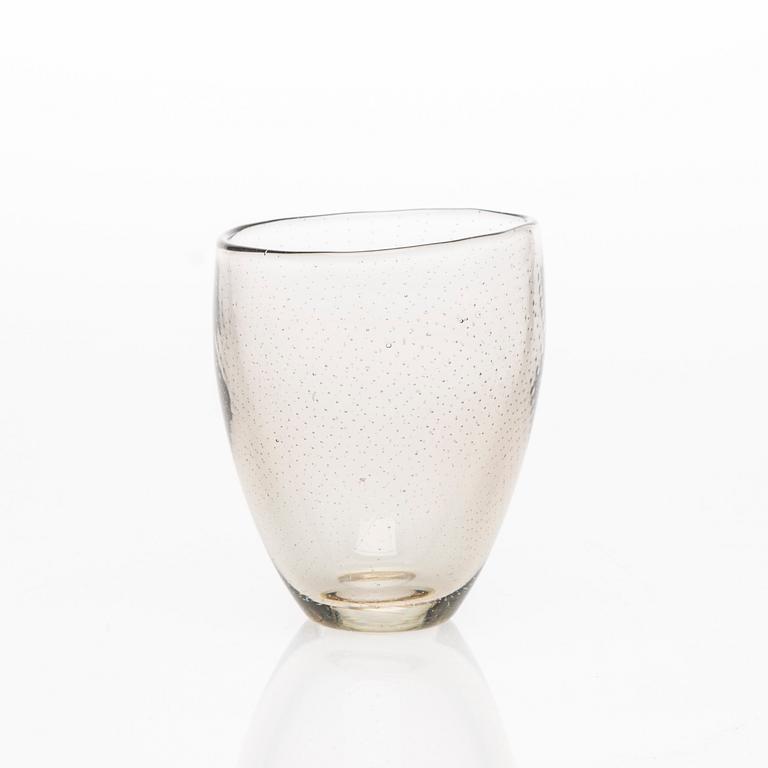 VAS, glas, signerad G. Nyman Nuutajärvi 1947 med syrapenna.