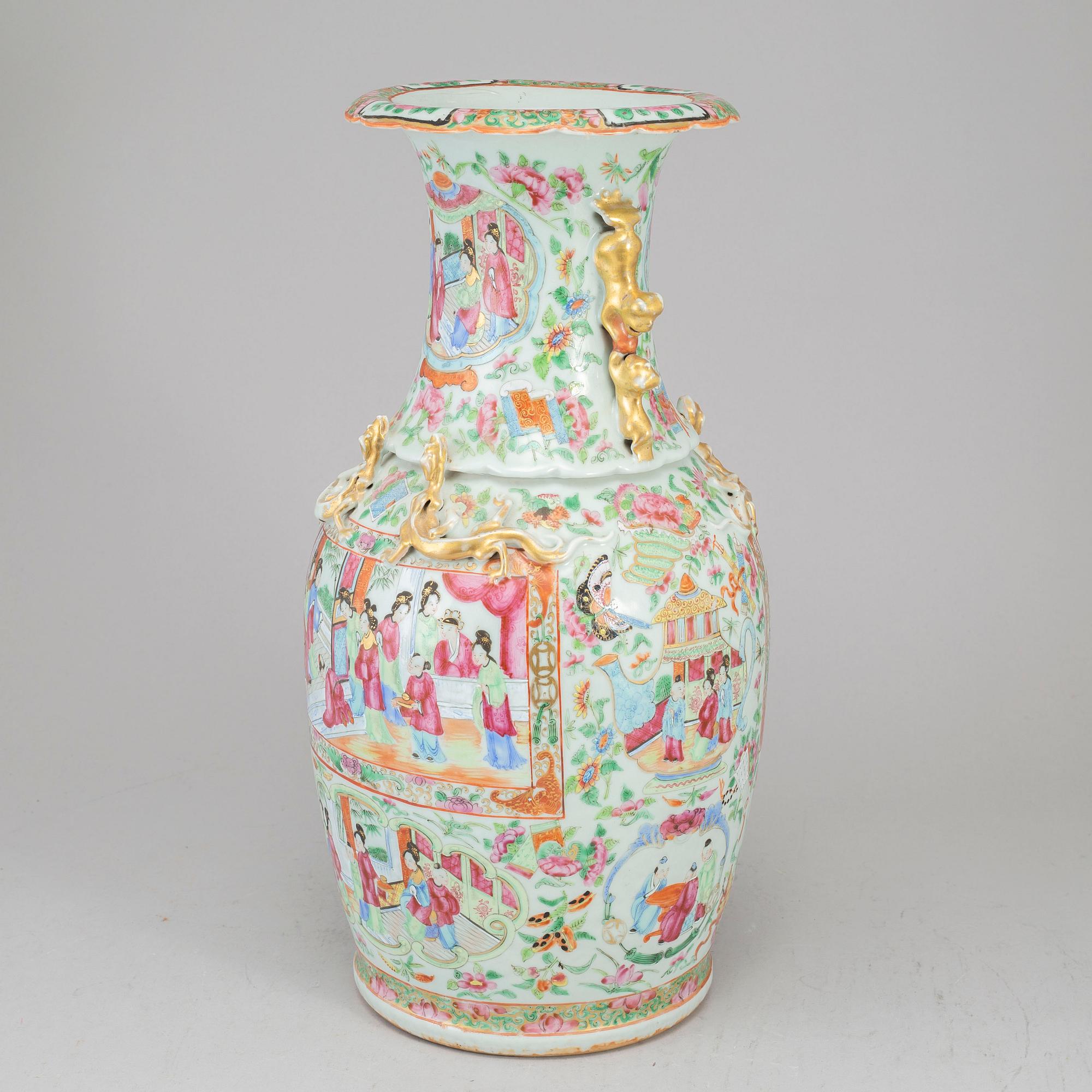 A famille rose vase, Canton, Qing dynasty, 19th century.