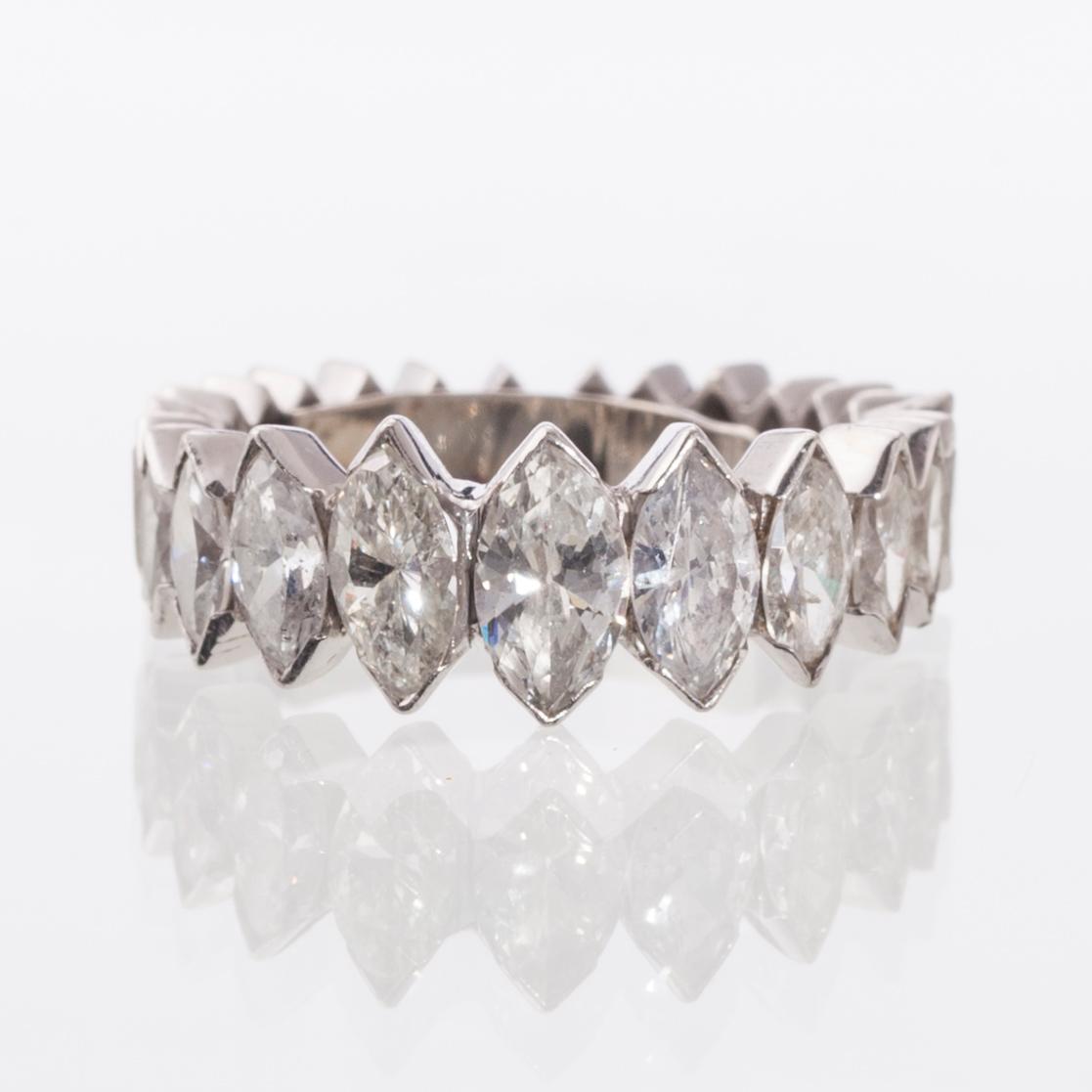 ALLIANSRING, platina, markisslipade diamanter. Vikt ca 4,7 g.