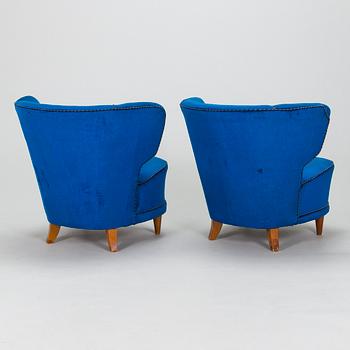 A pair of mid-20th-century armchairs.