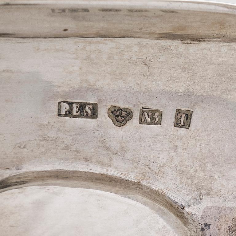 P.E. Sundberg, a footed silver bonbonnière, maker's mark of P.E. Sundberg, Trosa 1867.