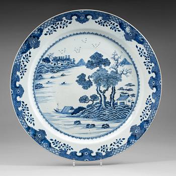 368. A large blue and white charger, Qing dynasty, Qianlong (1736-95).