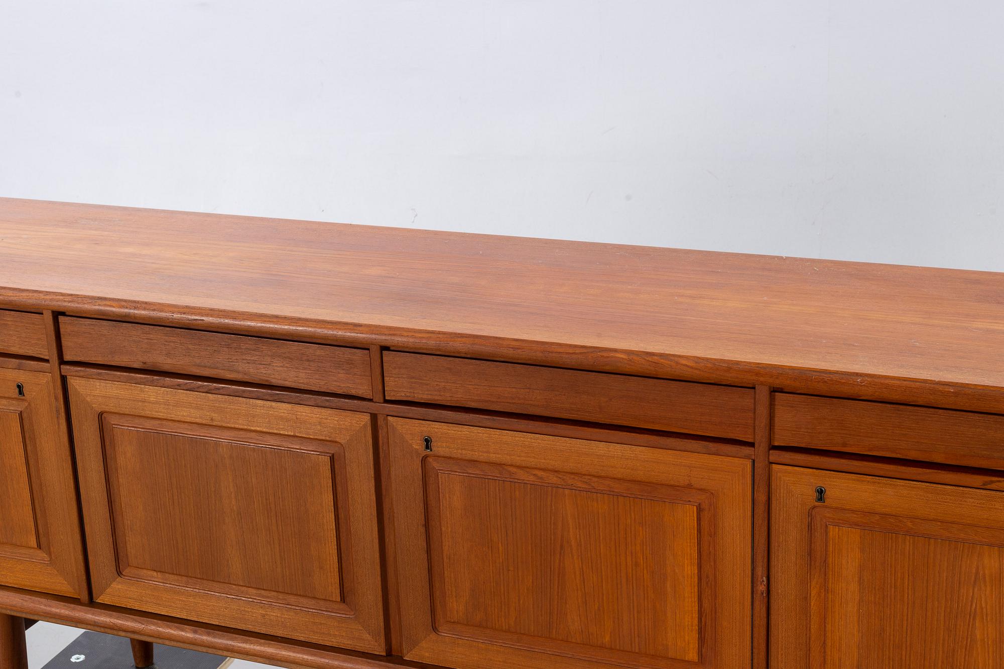 SIDEBOARD, Nordås Bruk A/S, Nesttun, Norge, 1900-talets mitt.