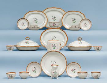 1431. SERVISDELAR, 27 stycken, kompaniporslin. Qing dynastin, Jiaqing (1796-1820).