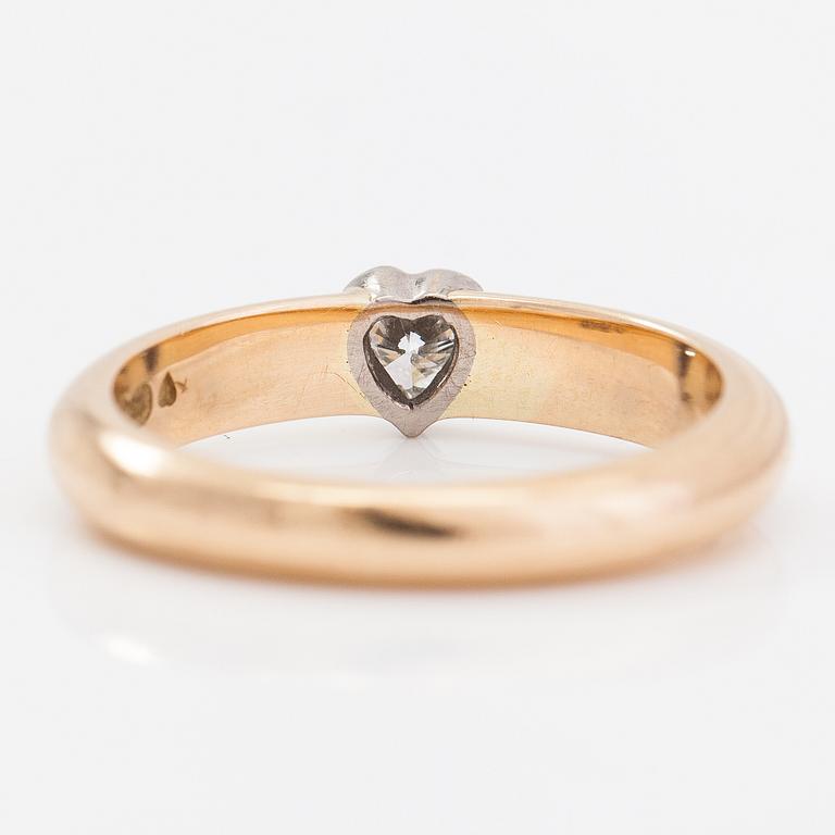 Ring, 14K guld och hjärtslipad diamant ca 0.16 ct. Sandberg.