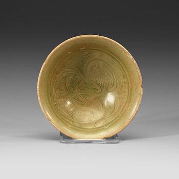 43. SKÅL, keramik, av "Yaozhou-typ", Songdynastin (960-1279).