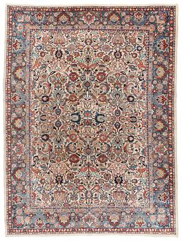 391. A semi-antique Sarouk carpet, ca 404 x 305 cm.