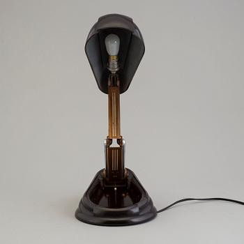 JUMO, 'Bolide' bordslampa, bakelit, koppar och metall, Frankrike, formgiven 1945.