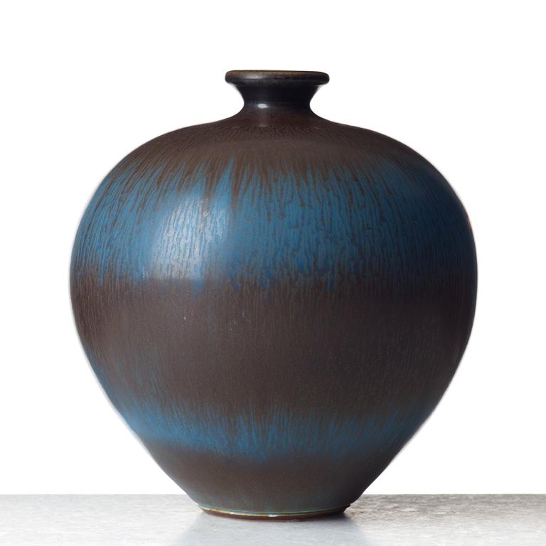 Berndt Friberg, a stoneware vase, Gustavsberg studio, Sweden 1975.