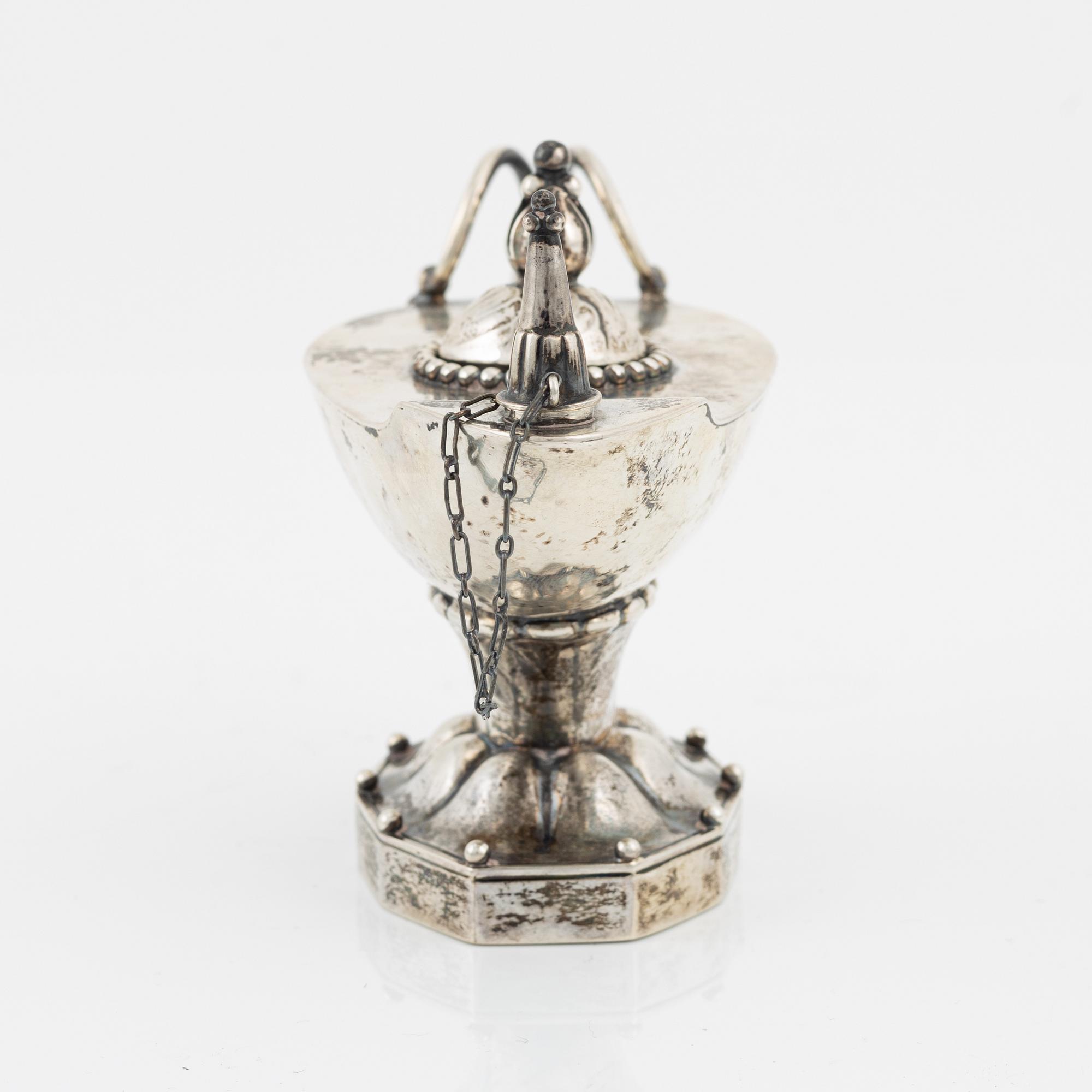 Georg Jensen, bordständare / oljelampa, design nr 12, Köpenhamn, 1915-27, 830/1000 silver.