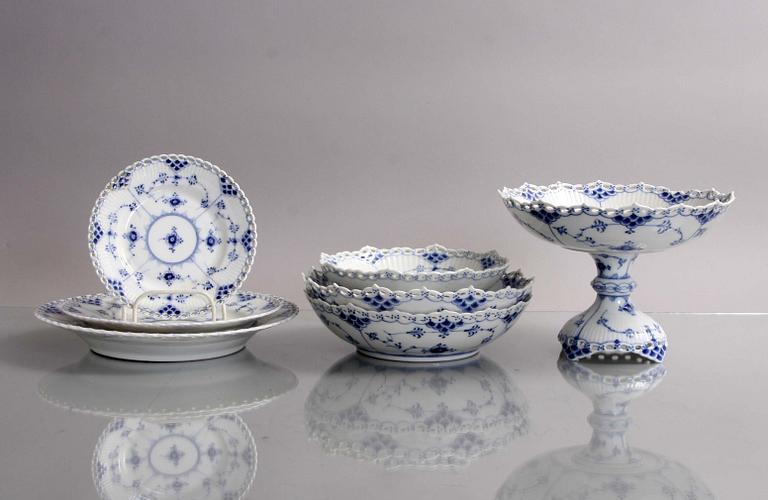 PARTI MUSSELMALET, 17 delar porslin, Royal Copenhagen.