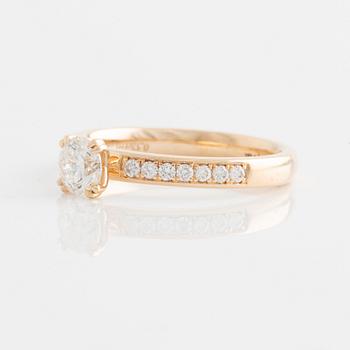 Ring with brilliant-cut diamond.