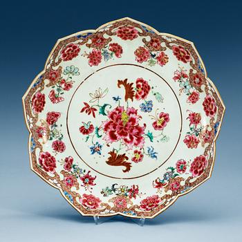 A famille rose charger, Qing dynasty, Qianlong (1736-95).