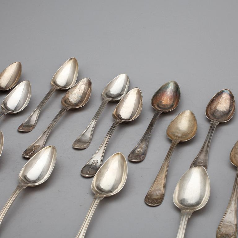 DESSERTSKEDAR, 15 st, silver, bland annat Pehr Zethelius, 1802, Stockholm. 1800-talets första hälft. Vikt ca 600 gram.