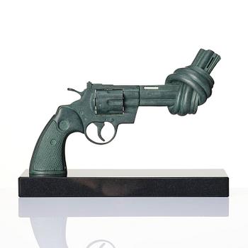 Carl Fredrik Reuterswärd, "Non Violence Knotted Gun".
