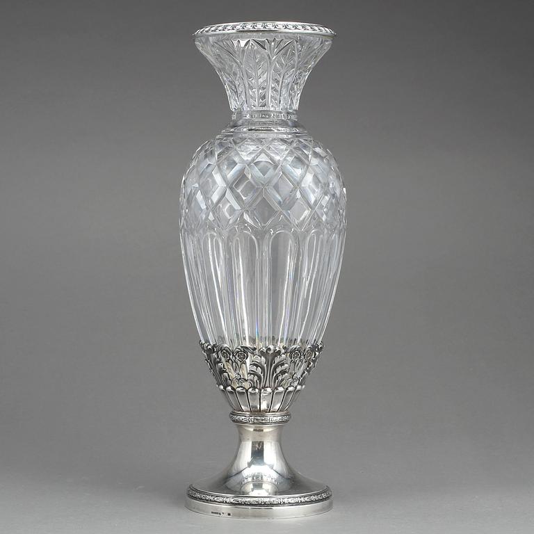 VAS, Silver och slipat glas, W.A Bolin, Stockholm 1919. Total vikt ca 2240 gram.